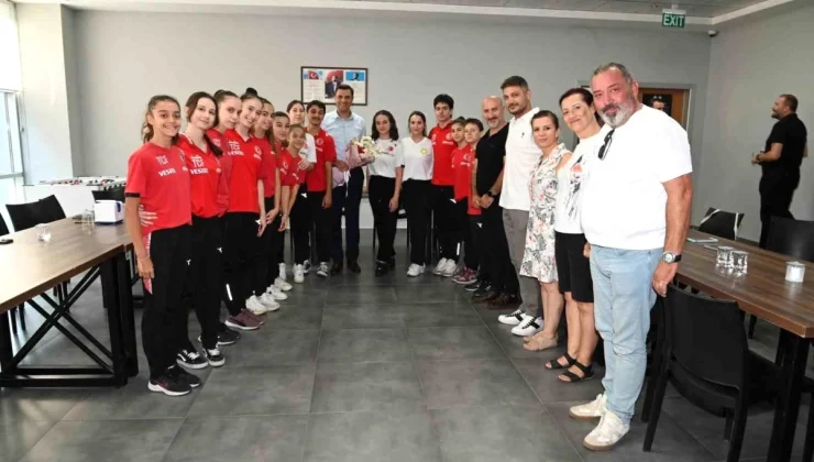 Manisa Büyükşehir Belediye Başkanı Ferdi Zeyrek, Aerobik Cimnastik Milli Sporcuları Ziyaret Etti