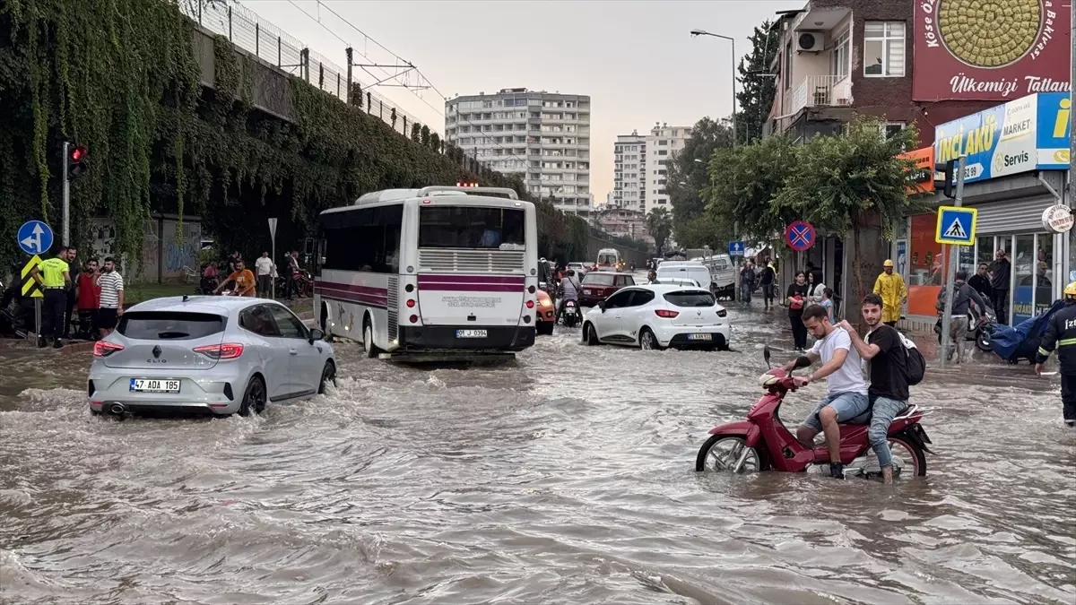 Adana’da Şiddetli Yağış ve Rüzgar