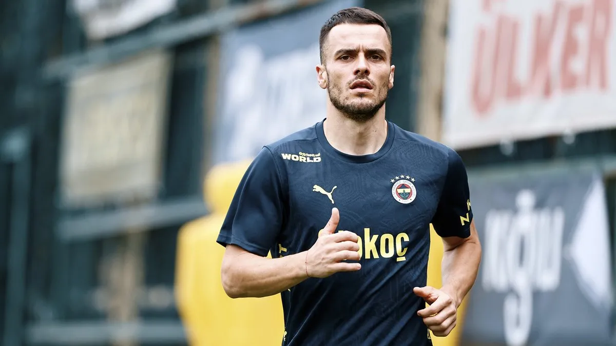 Fenerbahçe’de yeni transfer Filip Kostic ilk antrenmanına çıktı