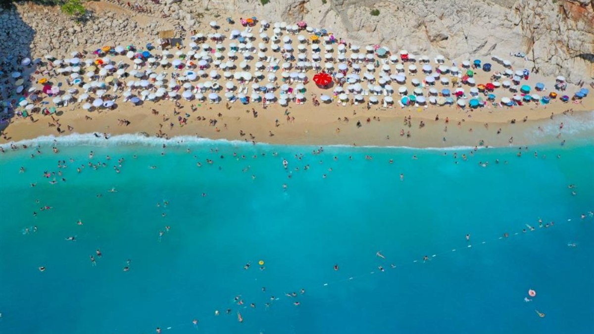 Antalya’ya turist akını sürüyor