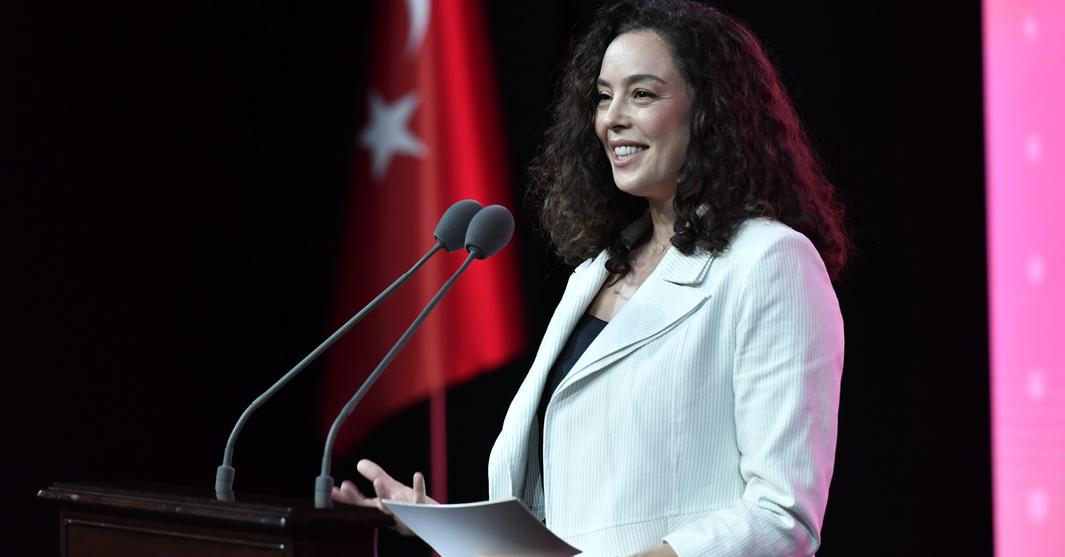 Azra Akın: Kamuoyunun bilgisine saygıyla sunarım