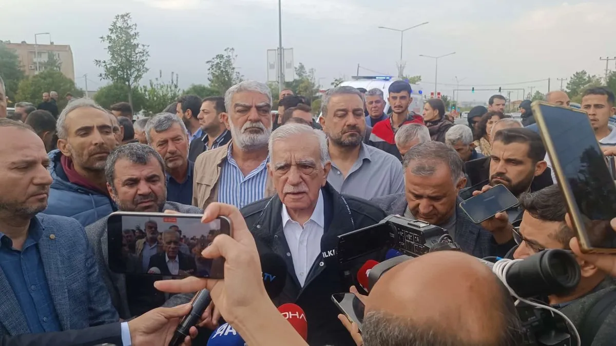 DEM’li Ahmet Türk ve Devrim Demir’in usulsüzlüğü belgelendi: 504 ihale adrese teslim!