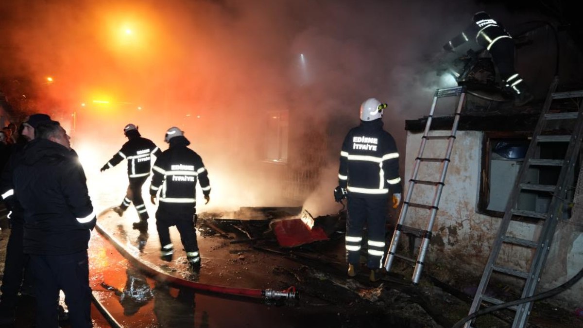 Edirne’de müstakil evde yangın! 83 yaşındaki kadın son anda kurtarıldı