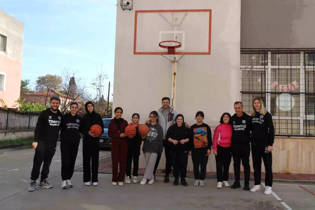 Turgutlu Belediyespor’dan Öğrencilere Spor Teşviki