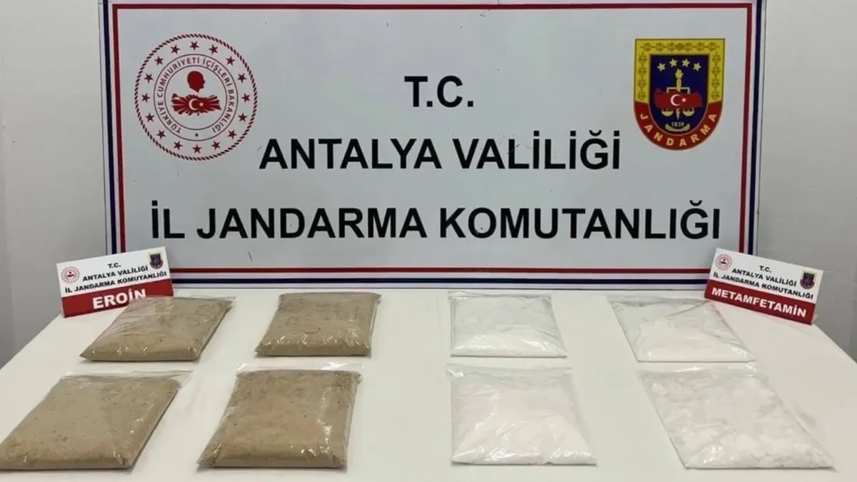 Jandarma’dan uyuşturucu tacirlerine darbe: 20 ilde operasyon